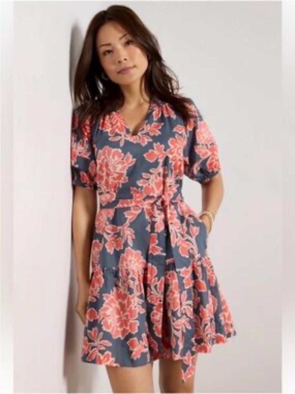 Evereve Coral Floral V-Neck Tie-Waist Dress on Blue